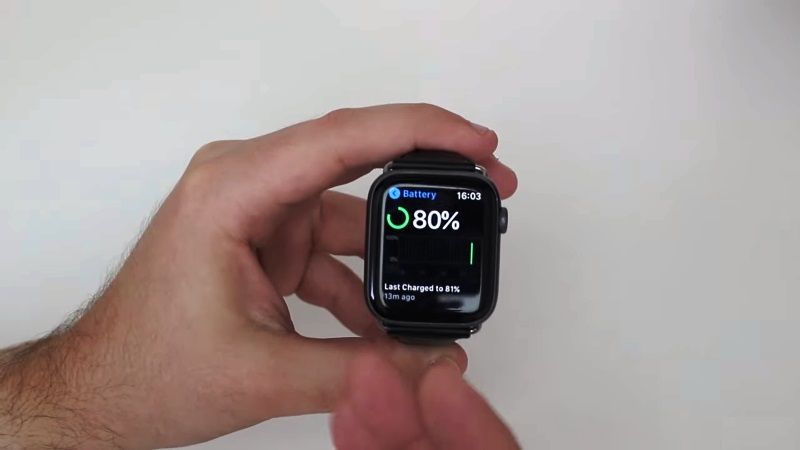 проверить состояние батареи на Apple Watch